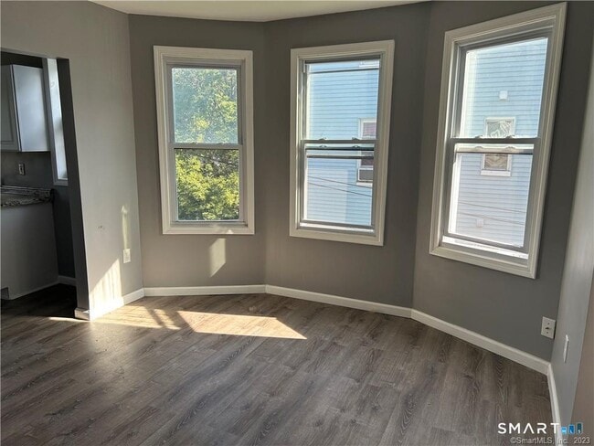Photo - 1397 Corbin Ave Unidad 2