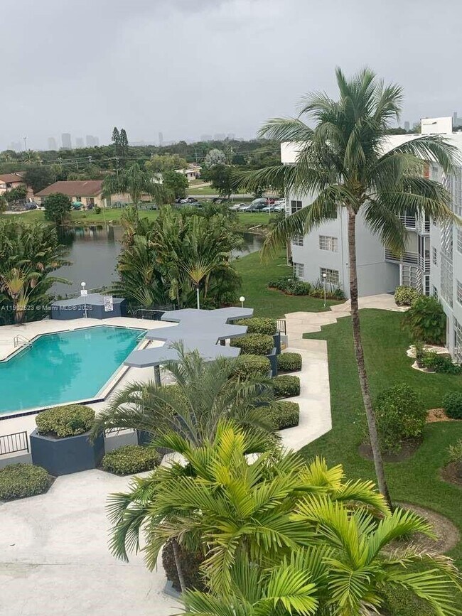 Photo - 877 NE 195th St Unit 122