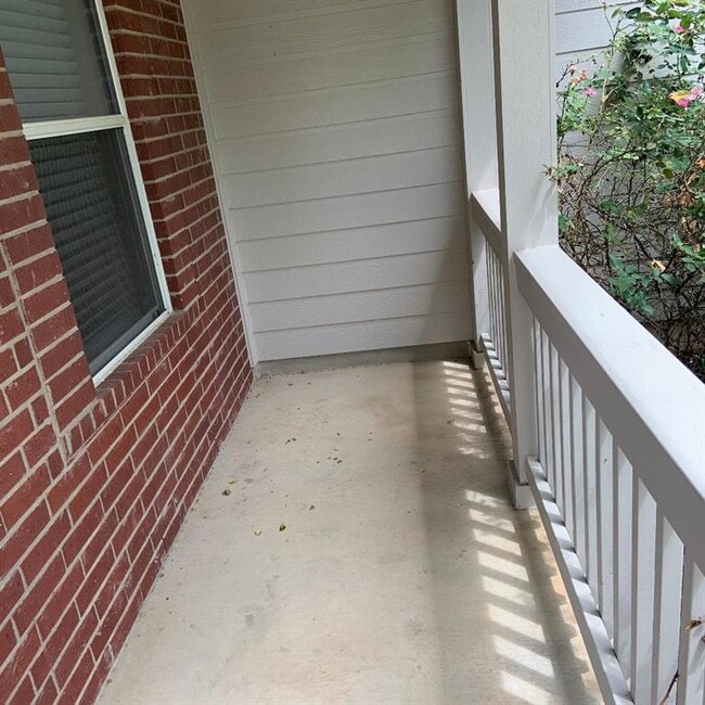 Photo - 334 Precipice Way