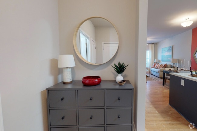 1BR, 1BA - 778 SF