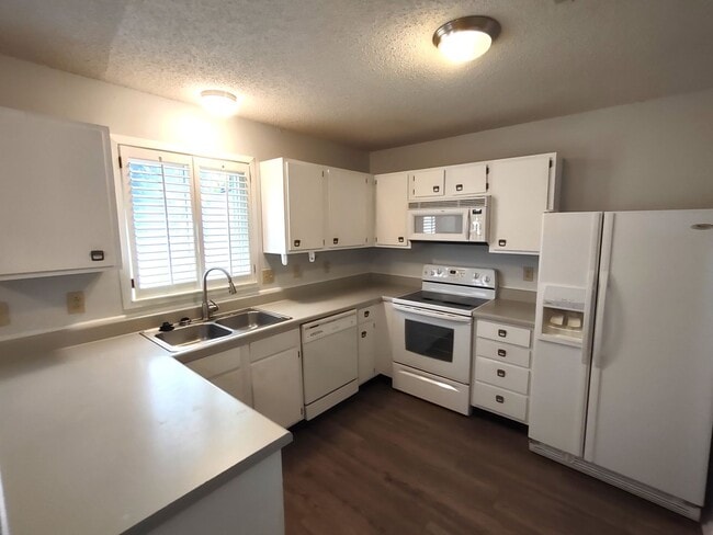 Photo - Beautiful Townhome located in Quail Hollow!