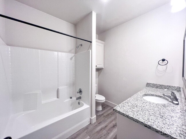 Photo - 1706 102nd St