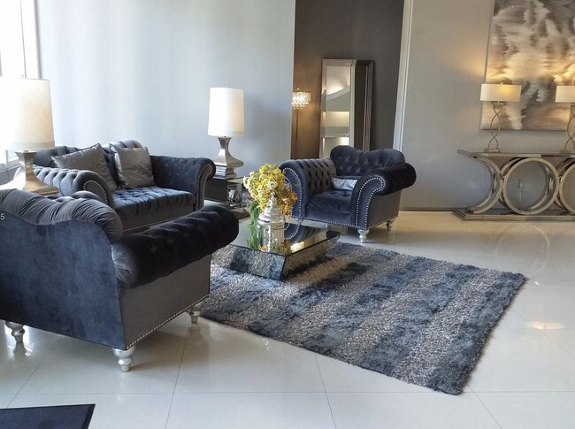 Photo - 275 NE 18th St