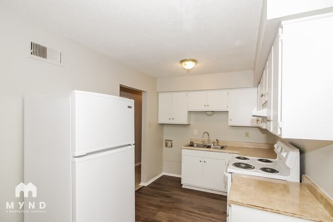 Photo - 6875 Embassy Cir