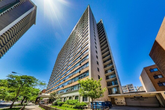 Photo - 6030 N Sheridan Rd Unidad 806 Rental