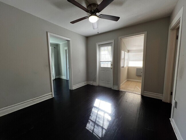 Photo - 408 W Howry Ave Unit 3
