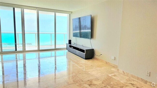 Building Photo - 100 Bayview Dr Rental