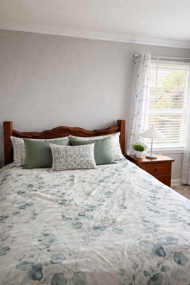 Building Photo - 725 3rd Ave