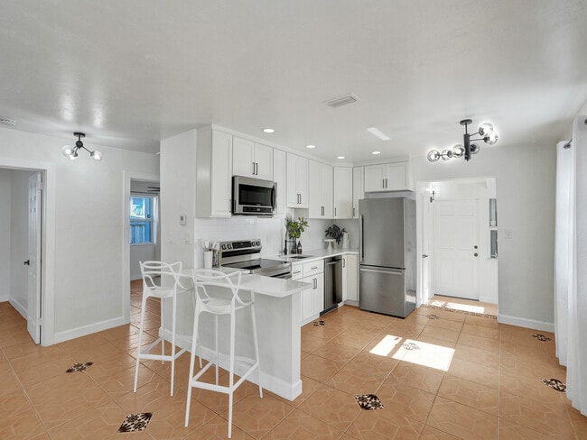 Photo - 920 NE 34th Ct