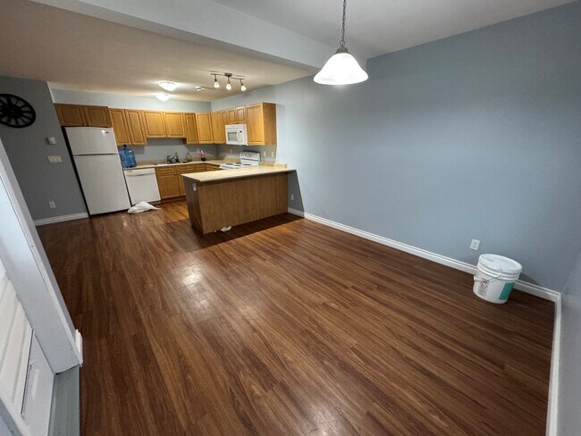 Photo - 804-888 88 Ave