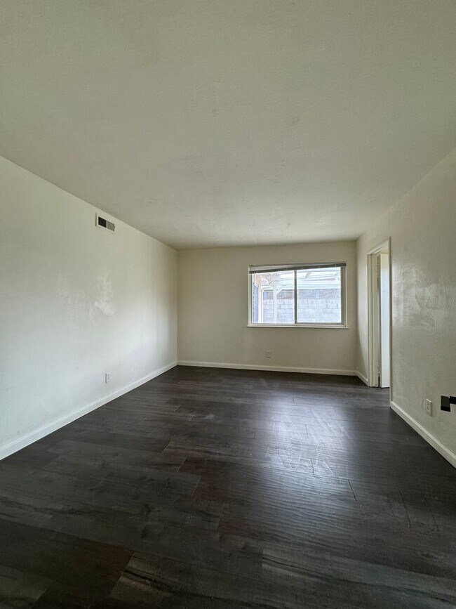 Photo - Spacious floor plans 3bedroom, 2bath in a ...