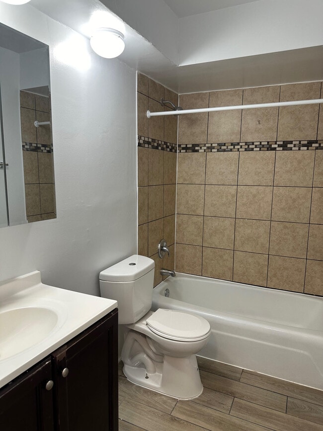 Photo - 1515 W Morse Ave Unit ONE BEDROOM - 209