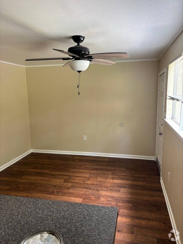 Building Photo - 2584 Iowa St Rental