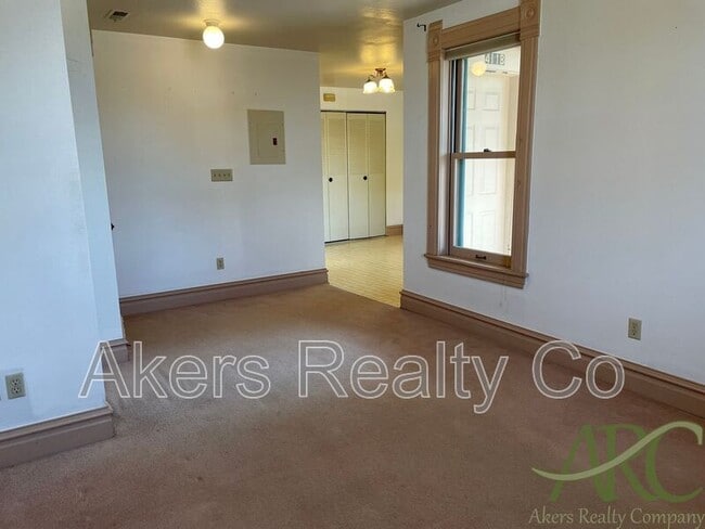 Photo - 411 W 11th St