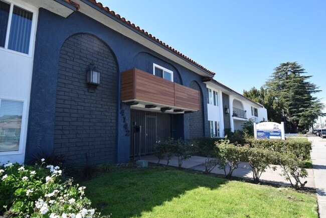 Building Photo - 14142 Victory Blvd Unit 114 Rental