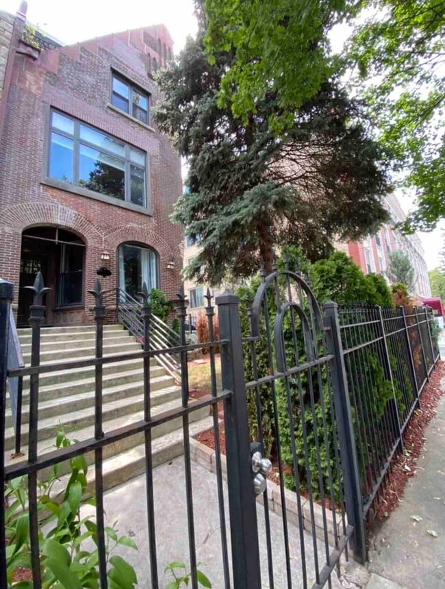 Photo - 419 E Oakwood Blvd