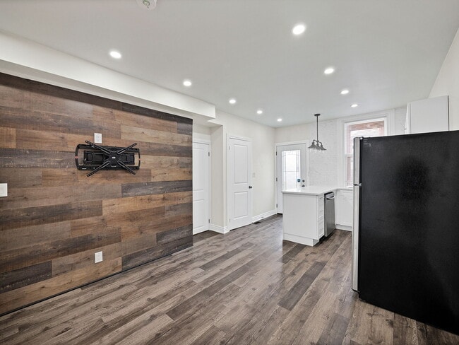 Photo - 33 Fairleigh Ave N Unit 1