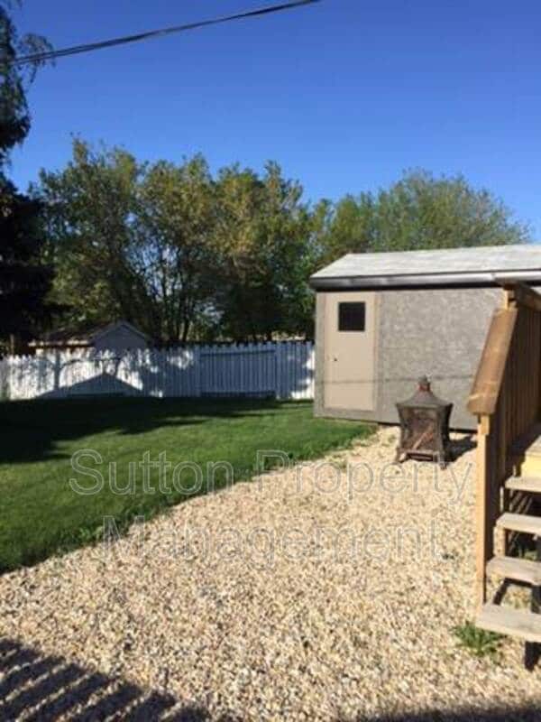 Photo - 9221-9111 111 Ave