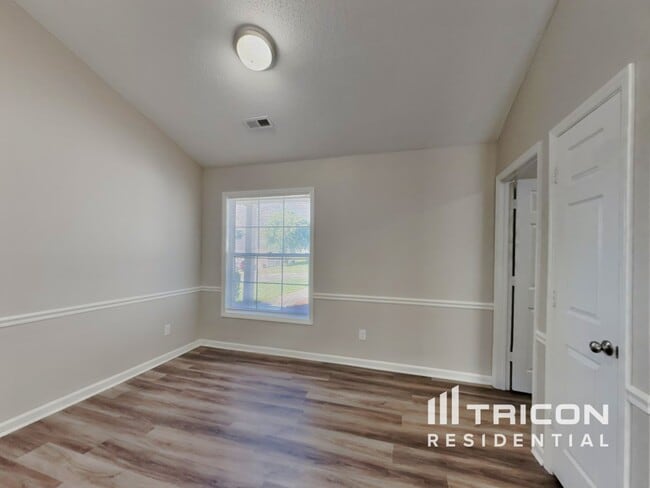 Photo - 3600 Amos Dr