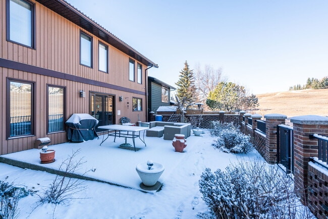 Photo - 836 Edgemont Rd NW