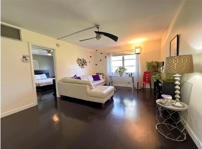 Photo - 1950 N Andrews Ave Unidad 103d