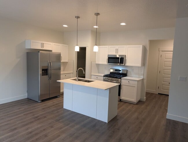 Photo - Move In Ready 4 Bedroom Home!