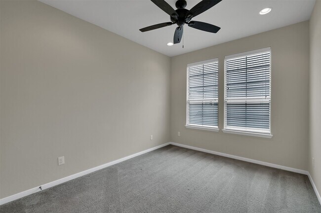 Building Photo - 14557 San Pietro Dr