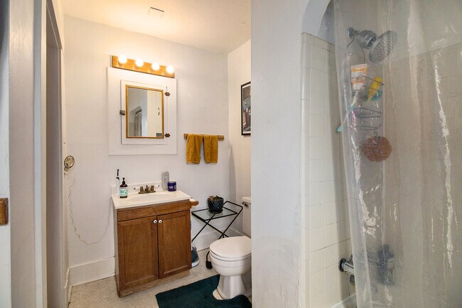 Photo - 407 N Ashley St Unit 3