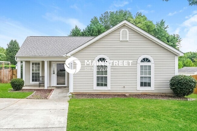 Building Photo - 3 Bedroom Pet-Friendly Home in Charlotte, NC with Main Street Renewal
