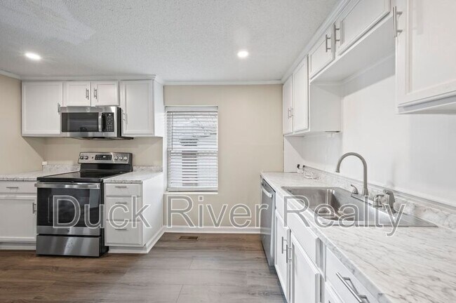 Photo - 317 E 17th St