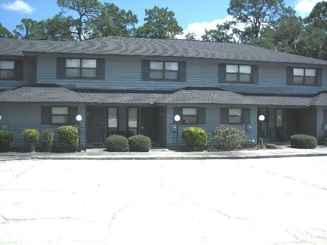 Building Photo - LAKE PARK CONDO