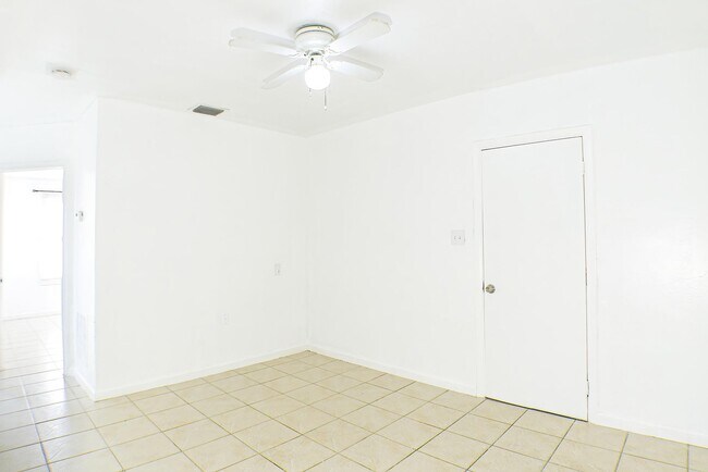 Photo - 3040-3042 Douglas Ave Unit 3042 Douglas Ave
