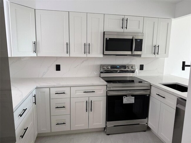 Building Photo - 112 Royal Pk Dr Unit 4B