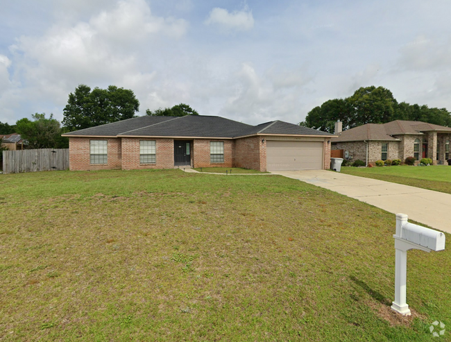 Building Photo - Charming 4-Bedroom Home with Spacious Yard