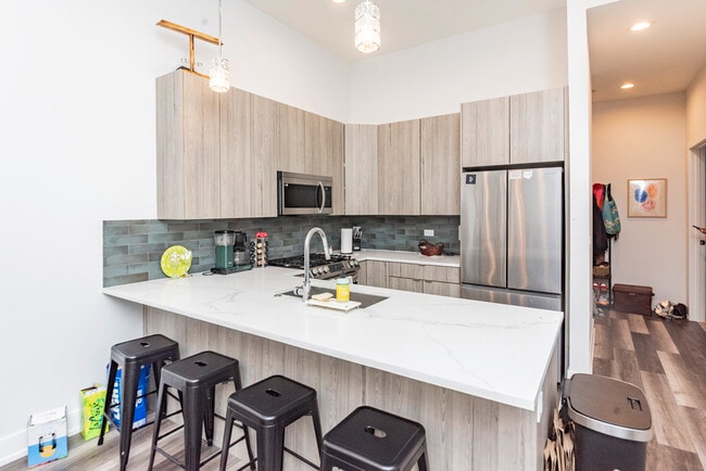 Photo - 2322 N Clark St