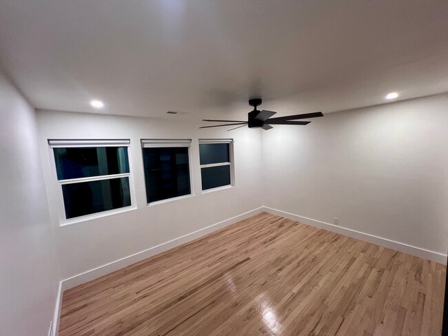 Photo - 214 W 7th St