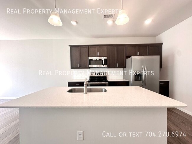 Photo - 58 Woodsdale Pl SE