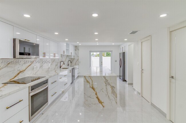 5235 SW 40th Ave