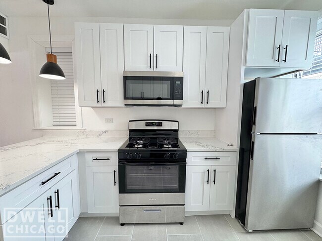 Photo - 956 N Winchester Ave Unit 1W