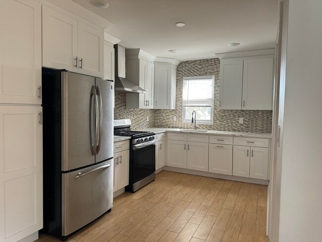 Photo - 143 W 2nd St