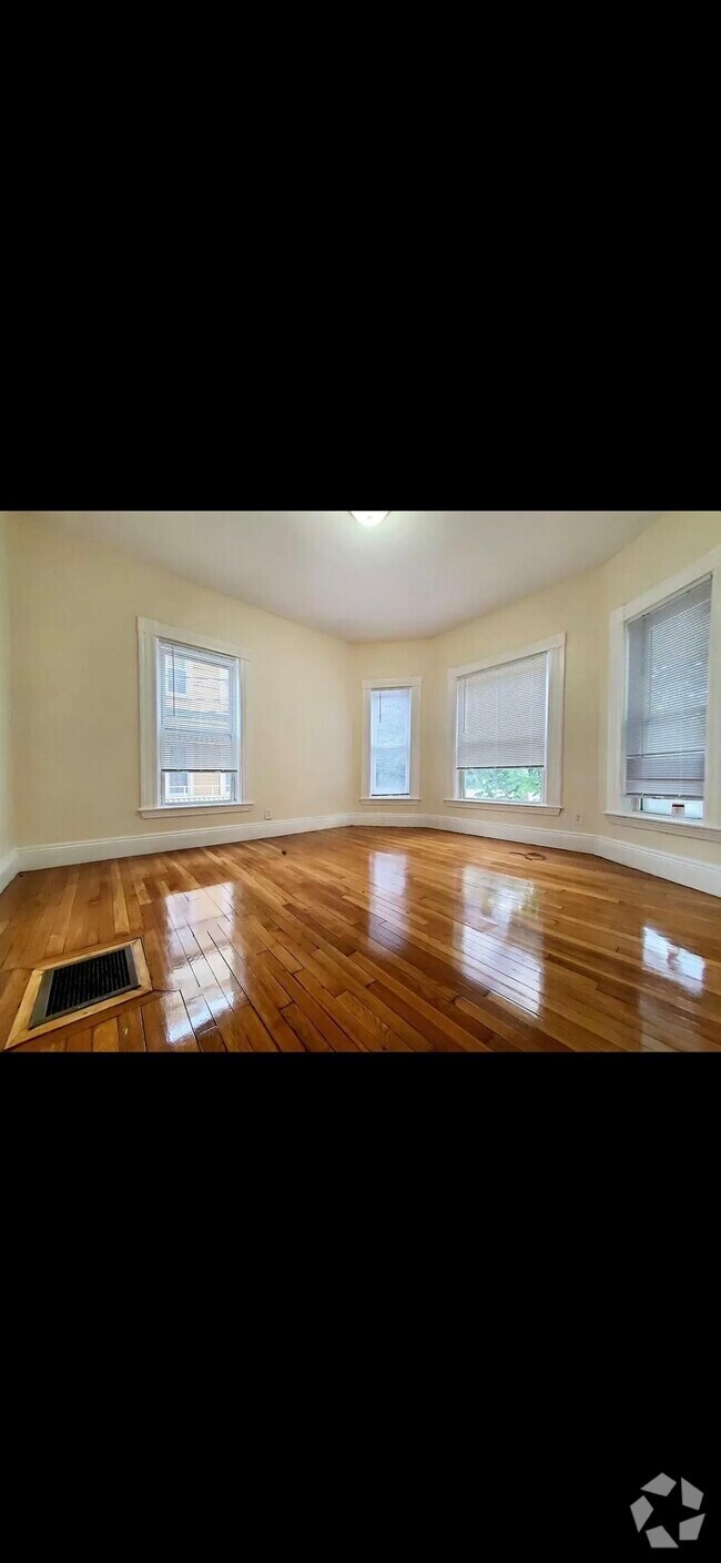 Building Photo - 68 Beacon St Rental
