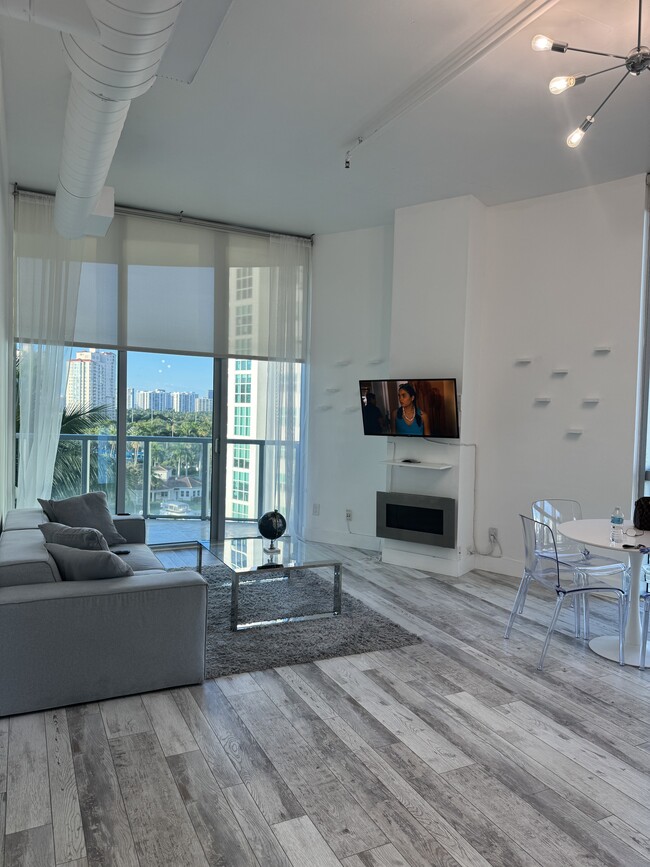 Building Photo - 3029 NE 188th St Unit 725 Rental