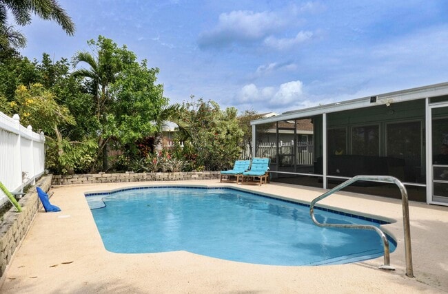 Building Photo - 1514 SE Westmoreland Blvd