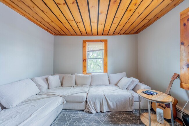 Photo - 404 Putnam Ave Unit 2