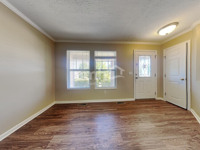 Photo - 5569 Windsor Ct