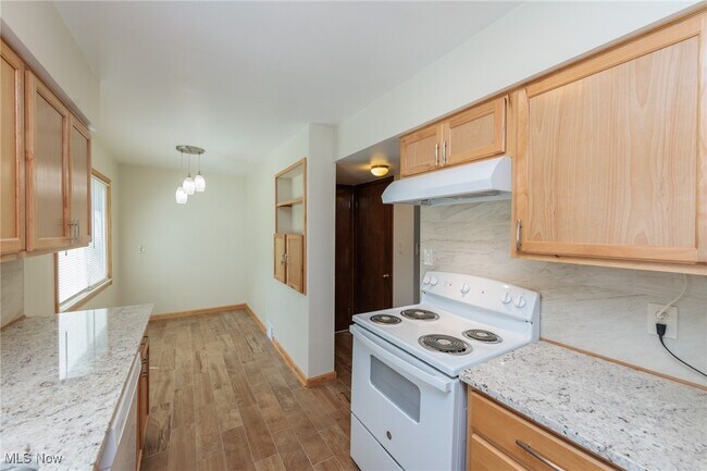 Photo - 2207 Campus Rd