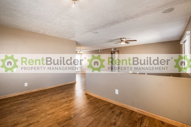 Photo - 14104 Turner Pl NE
