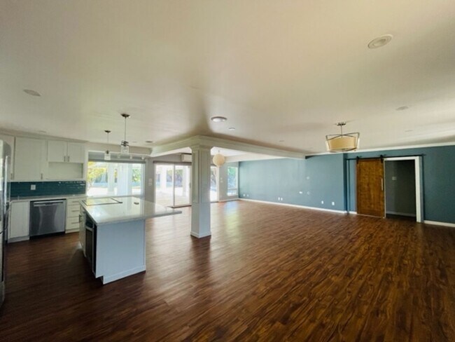 Photo - 3 Bedroom, 2 Bathroom, with 2 Car Garage