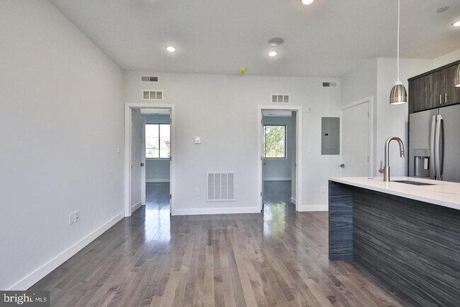 Photo - 1939 N Darien St Unit 3