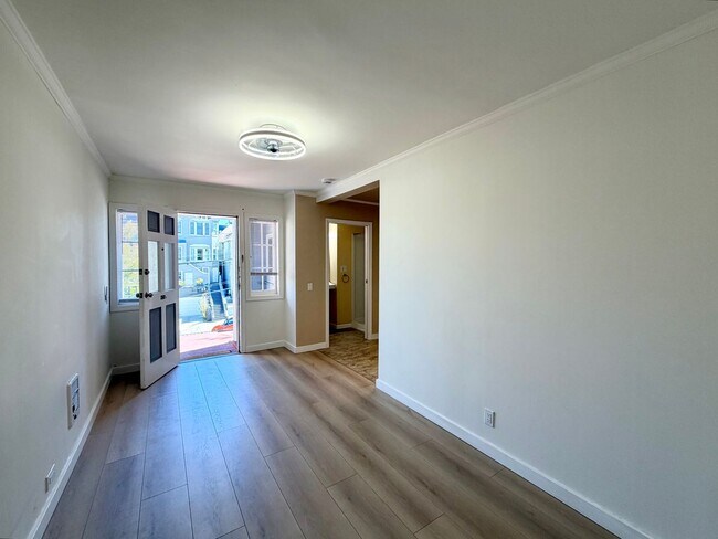 824 Castro St